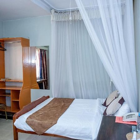 Jupiter Guest House - Parklands Nairobi Esterno foto
