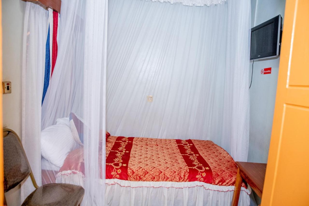 Jupiter Guest House - Parklands Nairobi Esterno foto