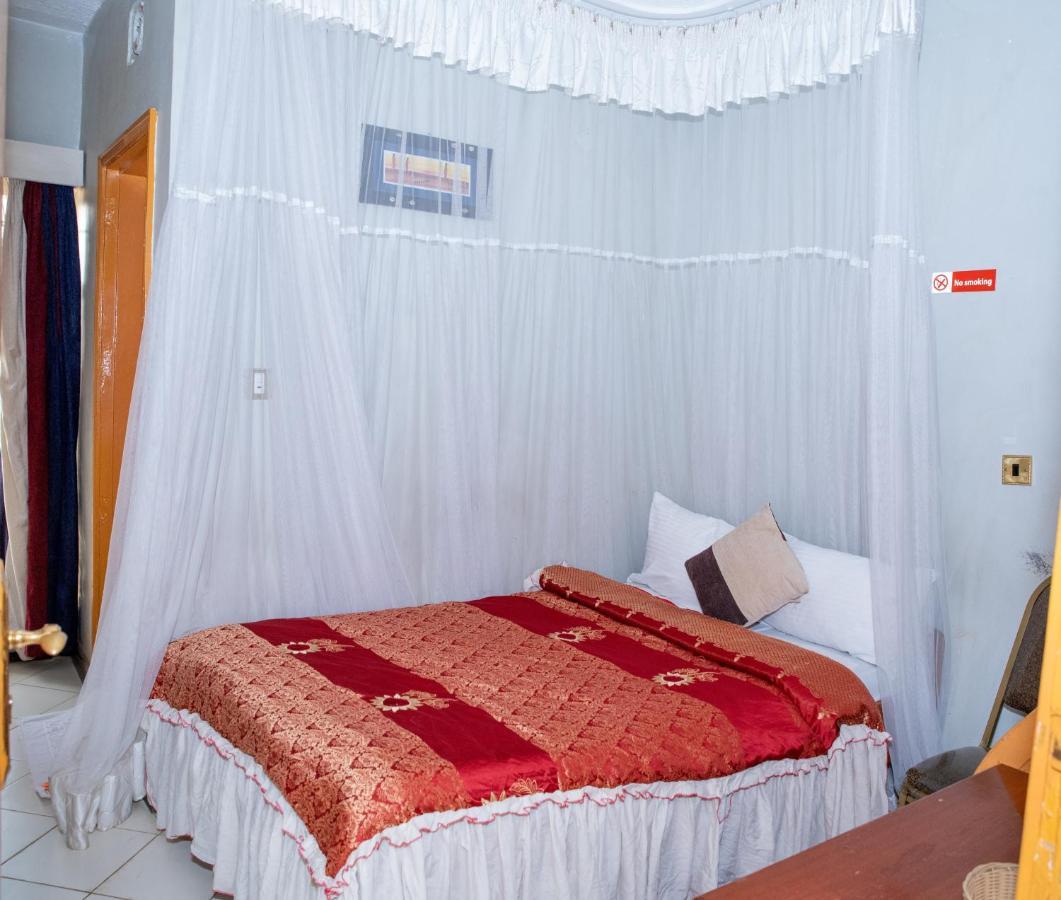 Jupiter Guest House - Parklands Nairobi Esterno foto