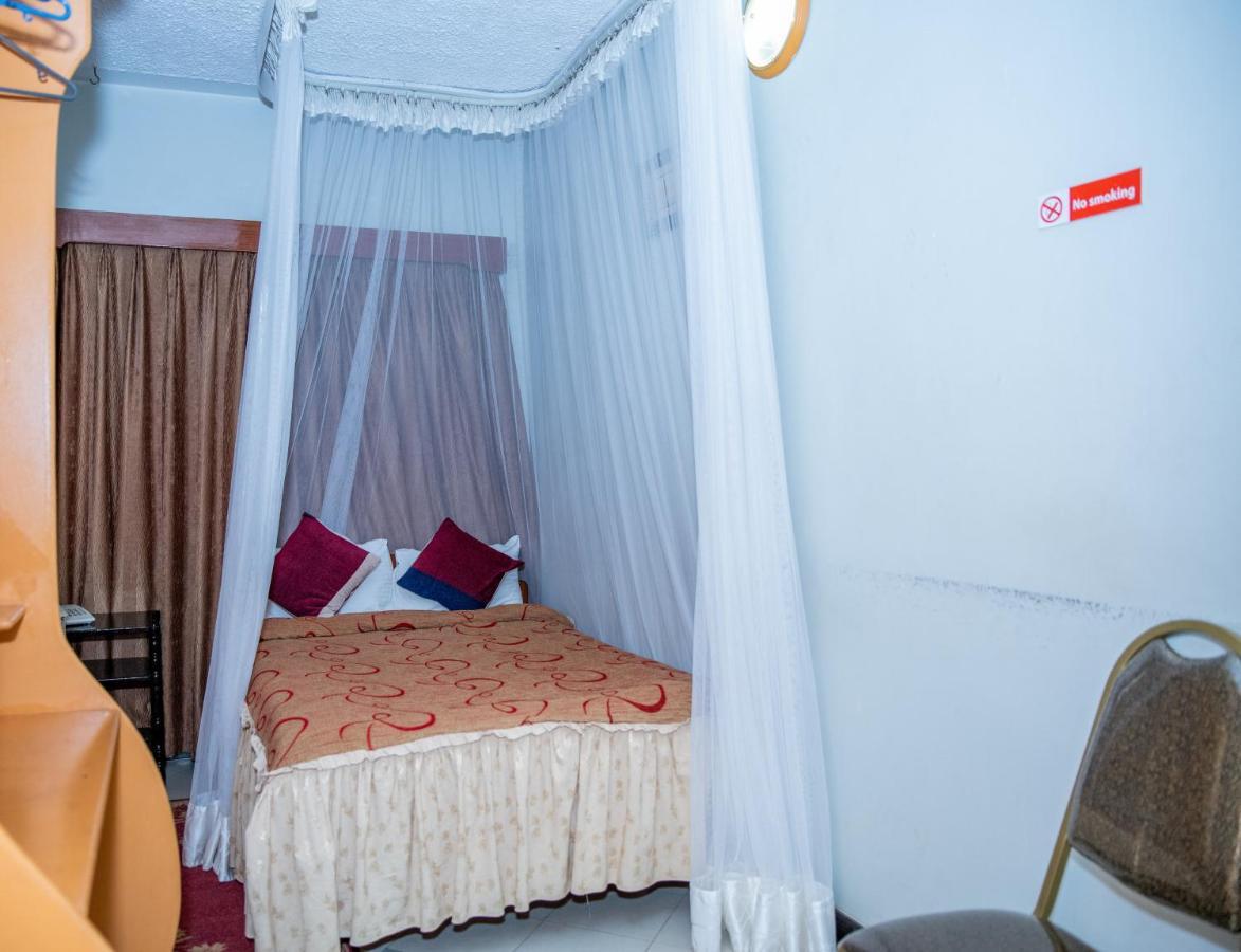 Jupiter Guest House - Parklands Nairobi Esterno foto